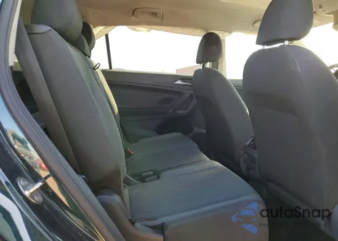 2018 Volkswagen Tiguan S z USA, uszkodzony, nr VIN 3VV1B7AX5JM109699